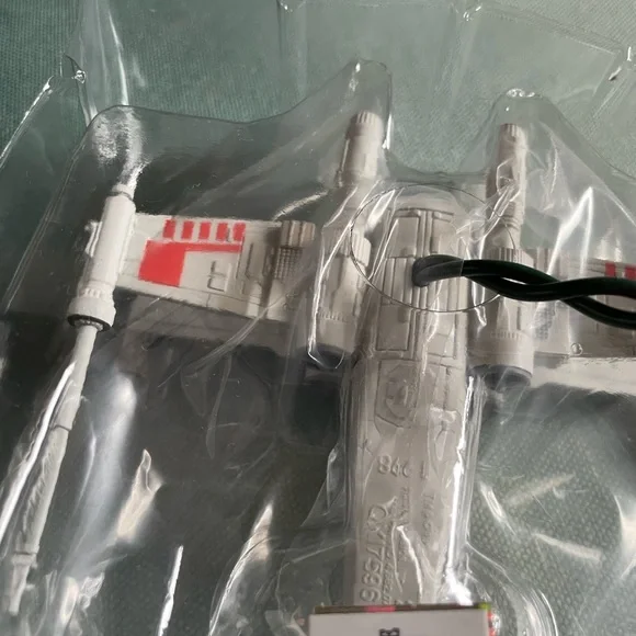 Hallmark Vintage Star Wars X-Wing Starfighter Ornament with Lights NIB